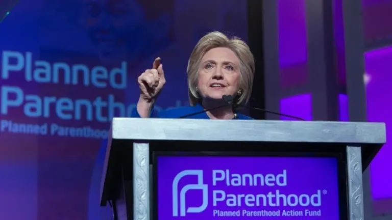 <p>La candidata presidencial demócrata Hillary Clinton, en un acto de Planned Parenthood el 10 de junio de 2016</p>