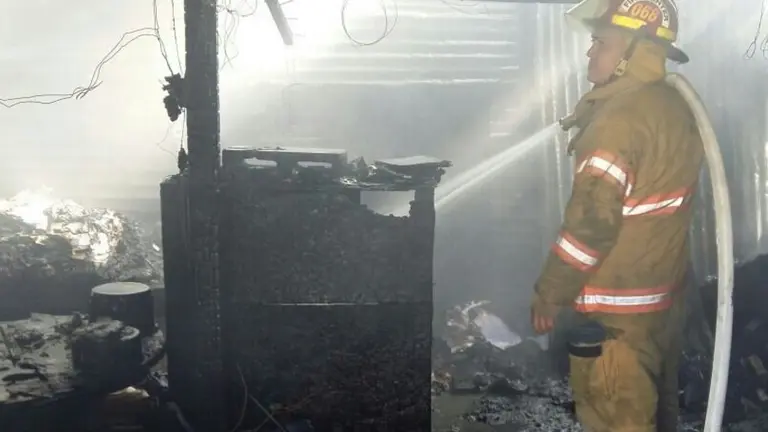 Incendio en bodega/ cortesía Bomberos