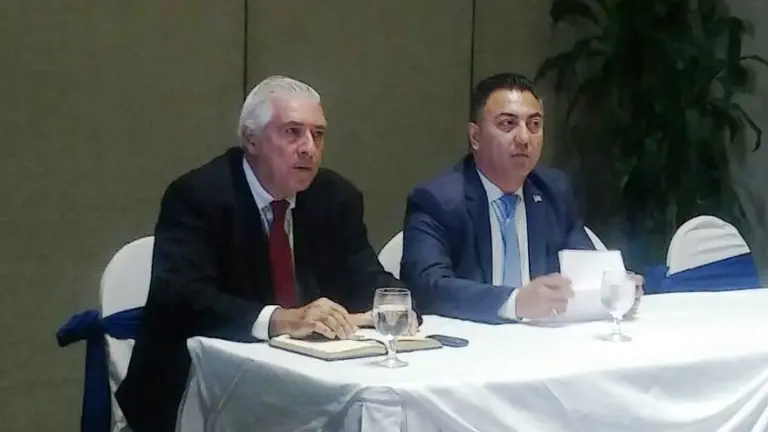 Líderes de la comunidad de salvadoreños en el exterior.