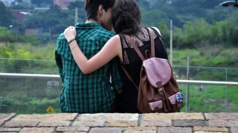 Pareja jóvenes