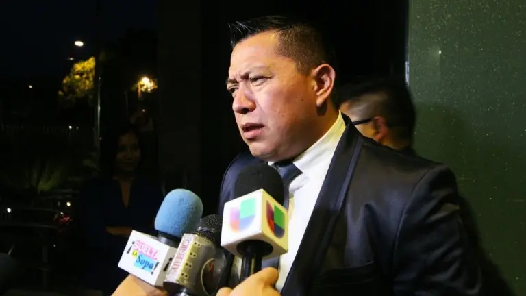 <p>Andrés Granados, uno de los abogados del narcotraficante mexicano Joaquín "El Chapo" Guzmán durante una conferencia de prensa el 27 de junio de 2016 en la Ciudad de México</p>