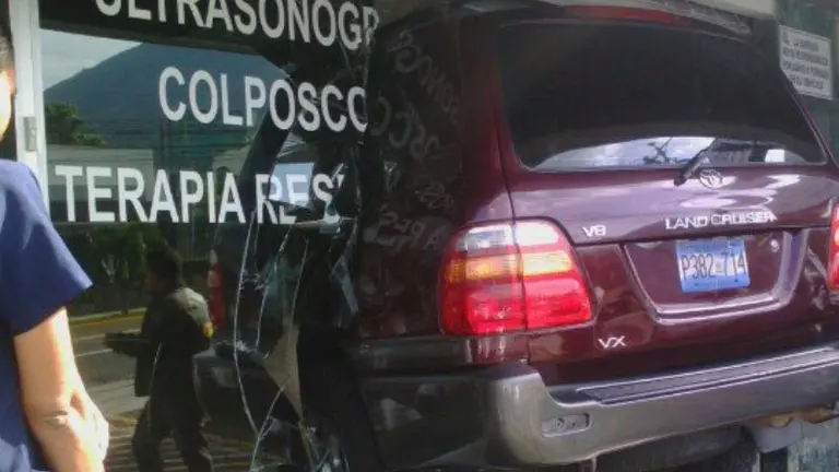 Vehiculo choca