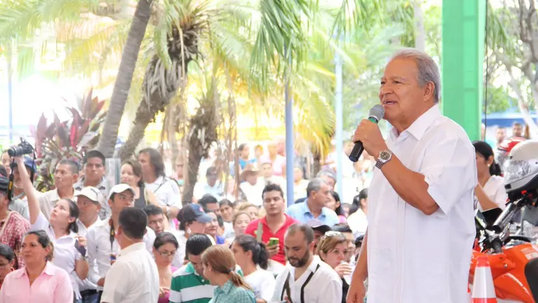 Presidente en guayabera