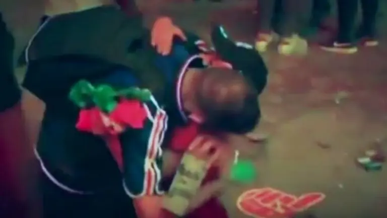 Niño portugués consuela a hincha francés