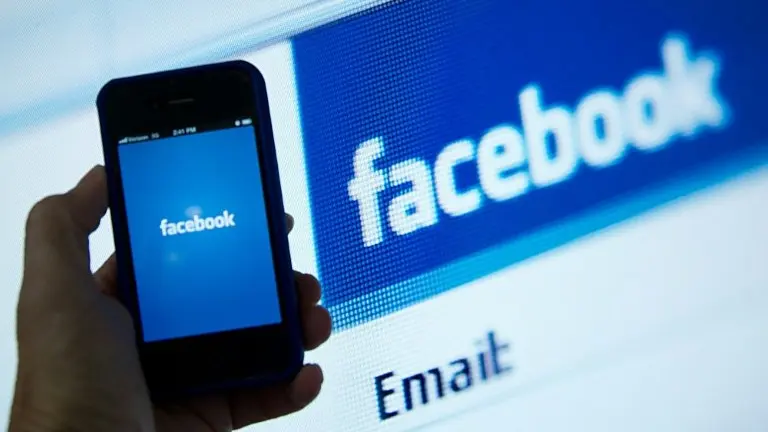 <p>El logotipo de la red social Facebook, fotografiado el 10 de mayo de 2012</p>