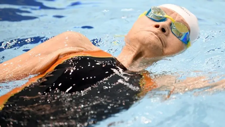 <p>La nadadora japonesa Mieko Nagaoka, de 101 años, compite en los 400 metros estilo libre del Masters de natación de Japón, el 14 de julio de 2016 en Narashino</p>