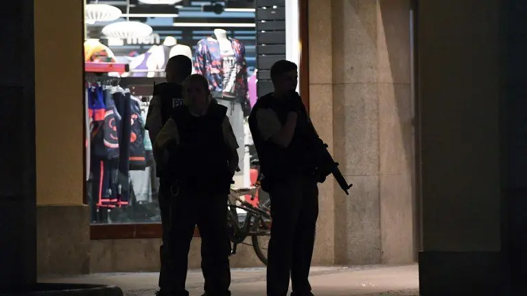 Policemen securing the pedestrian zone in Munich, Germany, 22 July 2016. After a shootout in the Olympia shopping centre (OEZ), the police reported severa injuries and possible deaths. PHOTO: SVEN HOPPE/dpa
