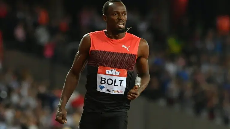 <p>El velocista jamaicano Usain Bolt en plena acción en los 200 metros de la reunión de atletismo de Londres el 22 de julio de 2016</p>