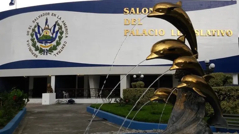 Fachada Asamblea