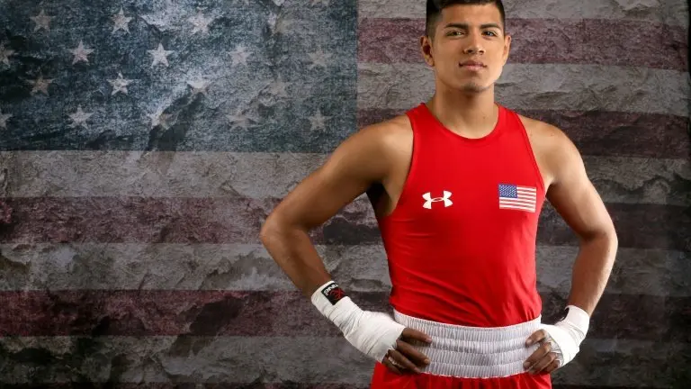 <p>El boxeador de Estados Unidos Carlos Balderas durante una sesión de fotos el 9 de marzo de 2016 en Beverly Hills</p>