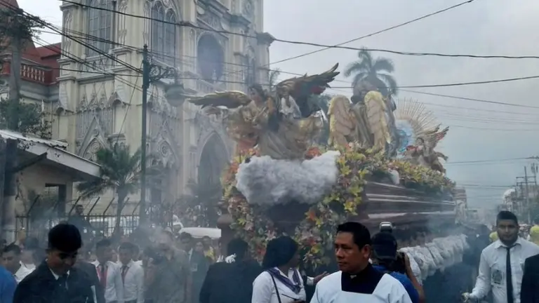 procesión Divino Salvador del Mundo2