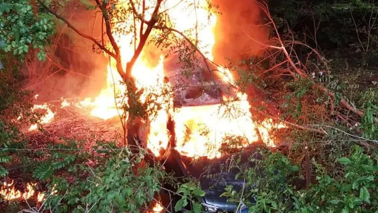 se incendia vehiculo