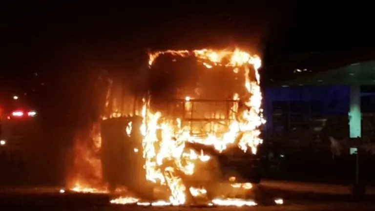 bus incendiado