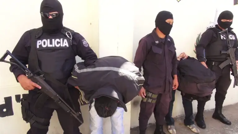 policías detenidos