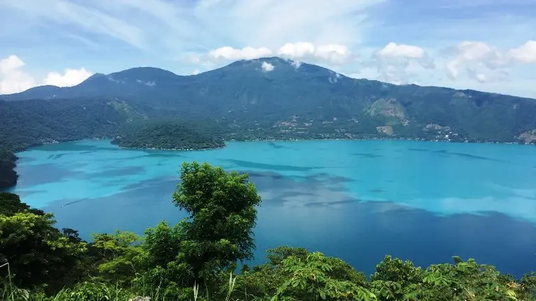 Lago de Coatepeque turquesa