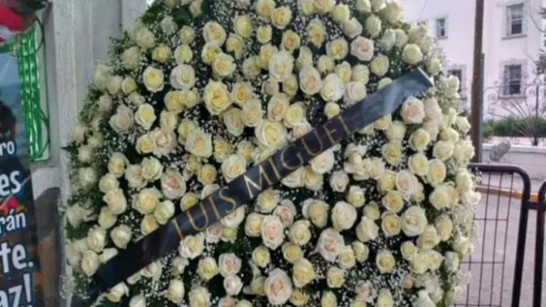 corona para Juan Gabriel