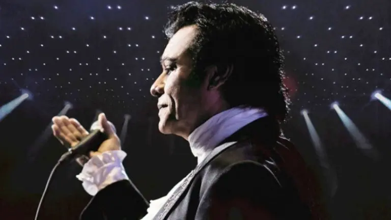 Juan Gabriel Vestido de Etiqueta