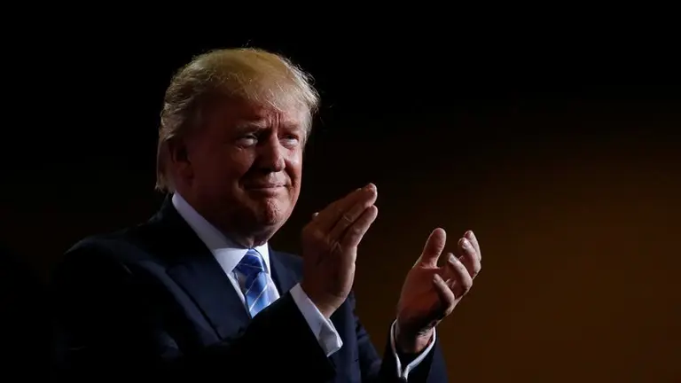 trump aplaudiendo