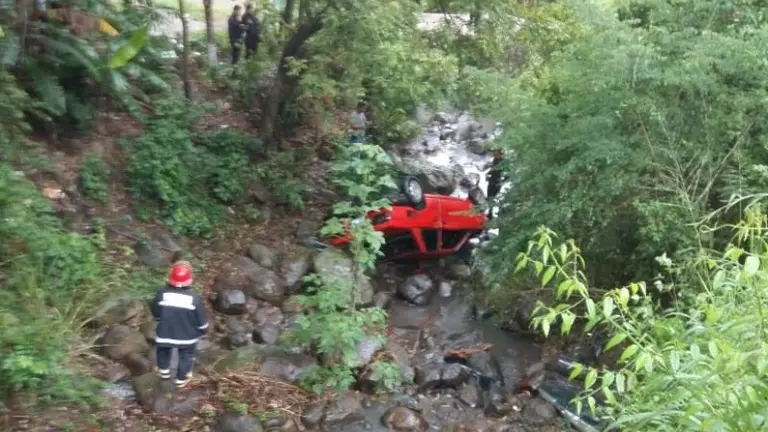 Policía muere al caer en quebrada en La Paz /Foto Bomberos