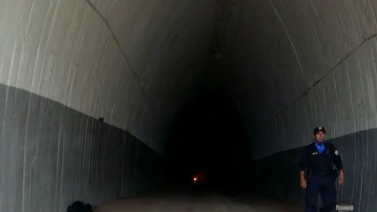 Túnel de acceso presa 5 de Noviembre Foto Bomberos.