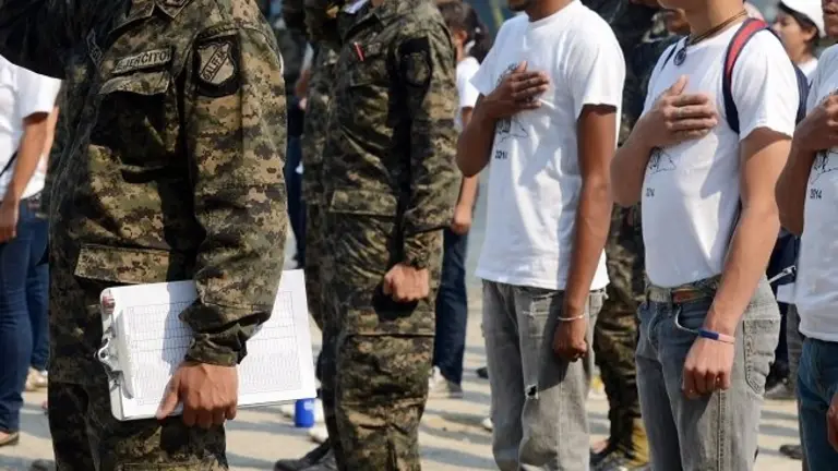 militares jóvenes