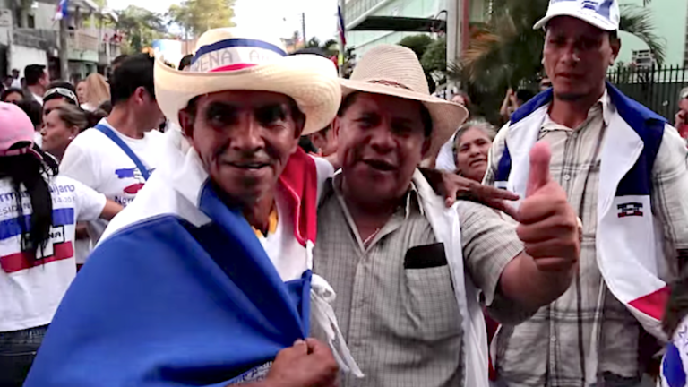 Areneros durante un mitin de campaña.