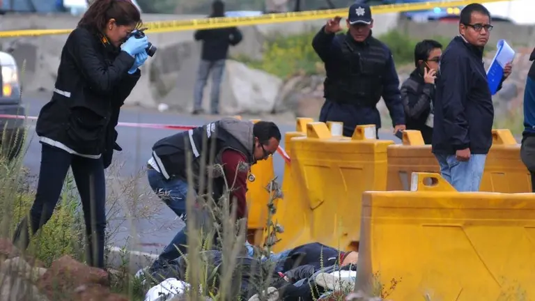 Pasajero mata a cuatro