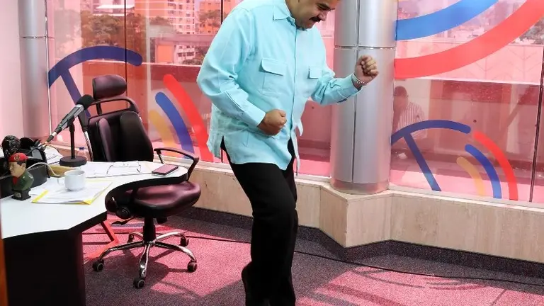 Maduro bailando