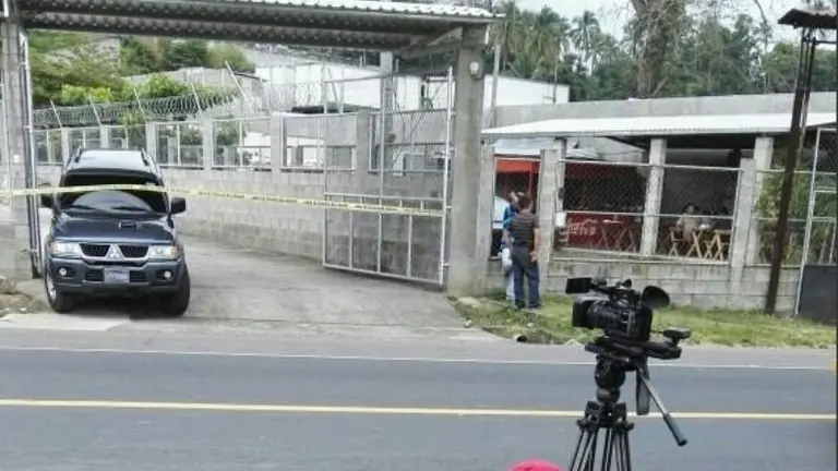 Autolote en la carretera Troncal del Norte/ Foto Mauricio Menotty