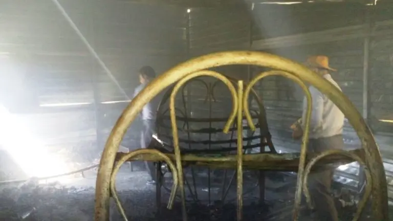 Incendio de vivienda en Chalatenango/ Foto Bomberos