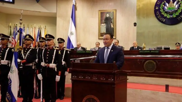 Gallegos toma de posesión