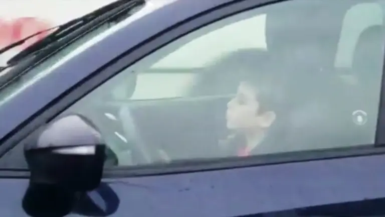 niño manejando