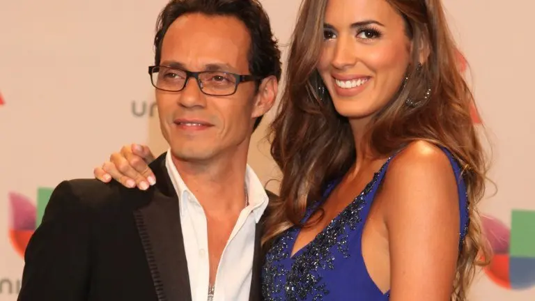 Singer Marc Anthony and his wife model Shannon De Lima arrive for the 15th Annual Latin Grammy Awards on November 20, 2014, in Las Vegas, Nevada. AFP PHOTO/JOHN GURZINSKI / AFP PHOTO / JOHN GURZINSKI