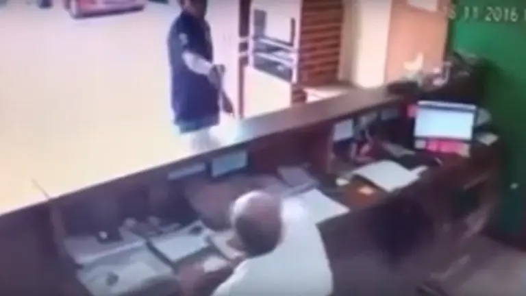 hombre escapa de la muerte