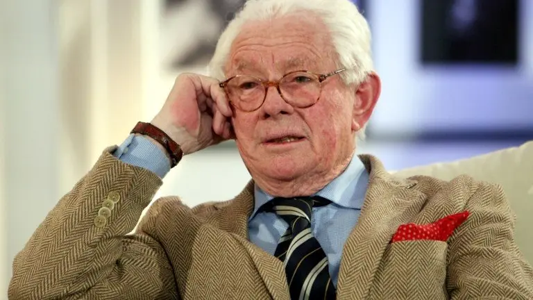 This picture taken on March 15, 2007 shows British photographer David Hamilton posing before the opening of an exhibition with his pictures in Stuttgart, southern Germany.
Fashion photographer threatened on November 22, 2016 to sue his accusers after four former child models said he raped them. / AFP PHOTO / dpa / Bernd WEISSBROD / Germany OUT