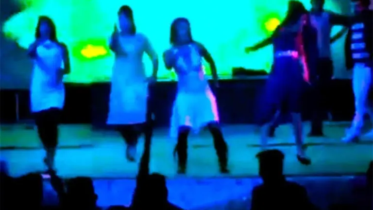 matan bailarina India
