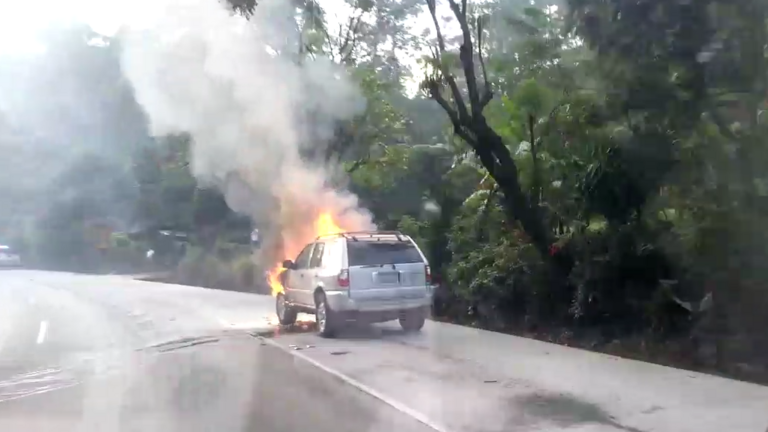 carro incendiado
