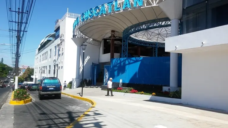 Fachada de mercado Cuscatlán