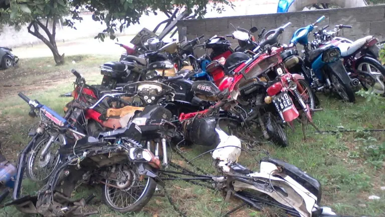 Motos