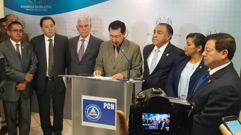 Diputados de PCN y PDC