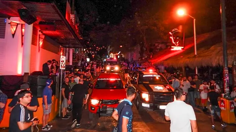 Bar  Blue Parrot, playa El Carmen