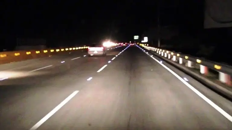 CARRETERA DE NOCHE