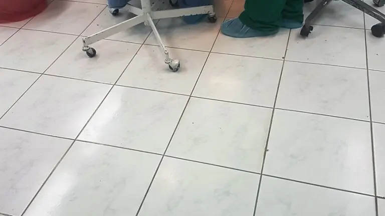 Hay plaga de moscas en los quirífanos de uno de los hospitales salvadoreños más concurridos. Foto: doctor Milton Brizuela.