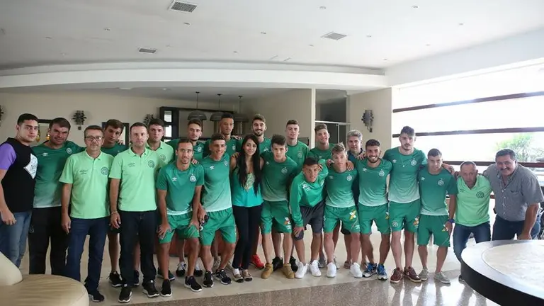 Chapecoense se reúne con azafata sobreviviente