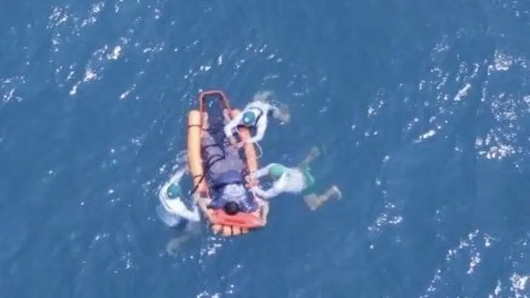 Simulacro de rescate acuático en la playa El Majahual