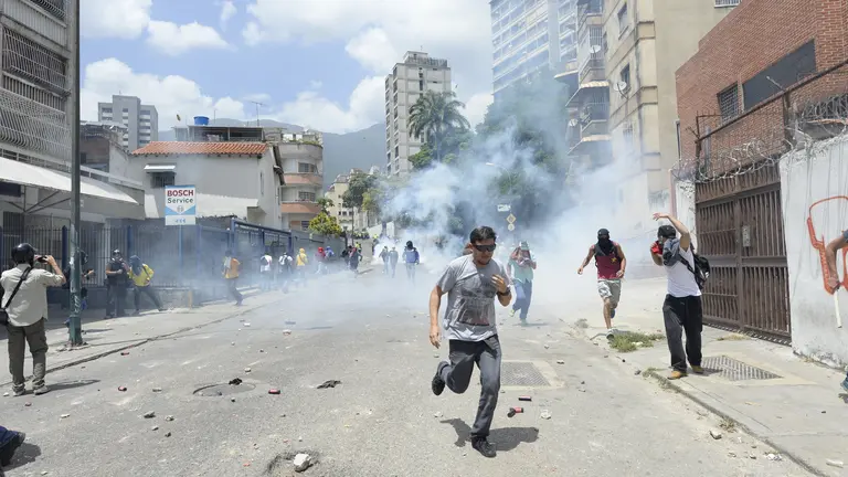Disturbios durante una manifestación de la oposición en Caracas, Venezuela.