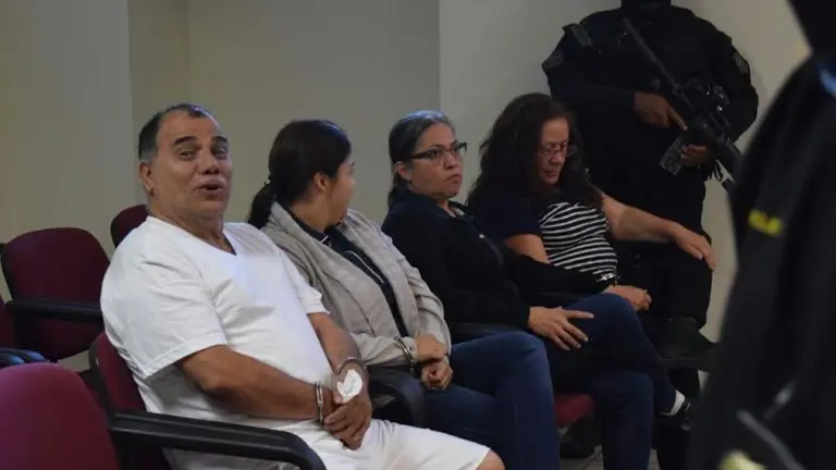 Adán Salazar durante la presentación del requerimiento por lavado de dinero