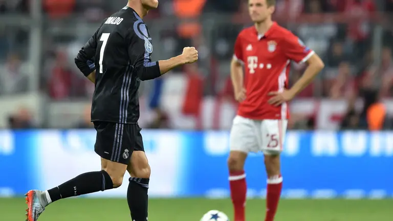 Cristiano Ronaldo, delantero del Real Madrid, celebra su gol ante el Bayern Munich.