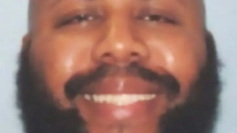 This handout photograph obtained April 17, 2017 courtesy of the Cleveland Police shows Steve Stephens who police are searching for after authoritites said Stephens had murdered a man live on Facebook in the US state of Ohio. 
Officials in the city of Cleveland said the suspect, 37, shot his 74-year old victim at random -- a cold-blooded killing which was livestreamed on the internet.  / AFP PHOTO / AFP PHOTO AND CLEVELAND POLICE / CLEVELAND POLICE / XGTY  == RESTRICTED TO EDITORIAL USE  / MANDATORY CREDIT:  "AFP PHOTO / CLEVELAND POLICE" / NO MARKETING / NO ADVERTISING CAMPAIGNS /  DISTRIBUTED AS A SERVICE TO CLIENTS  ==