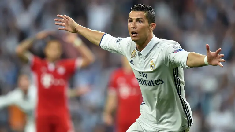 El portugués Cristiano Ronaldo convirtió su gol 100 en Champions League